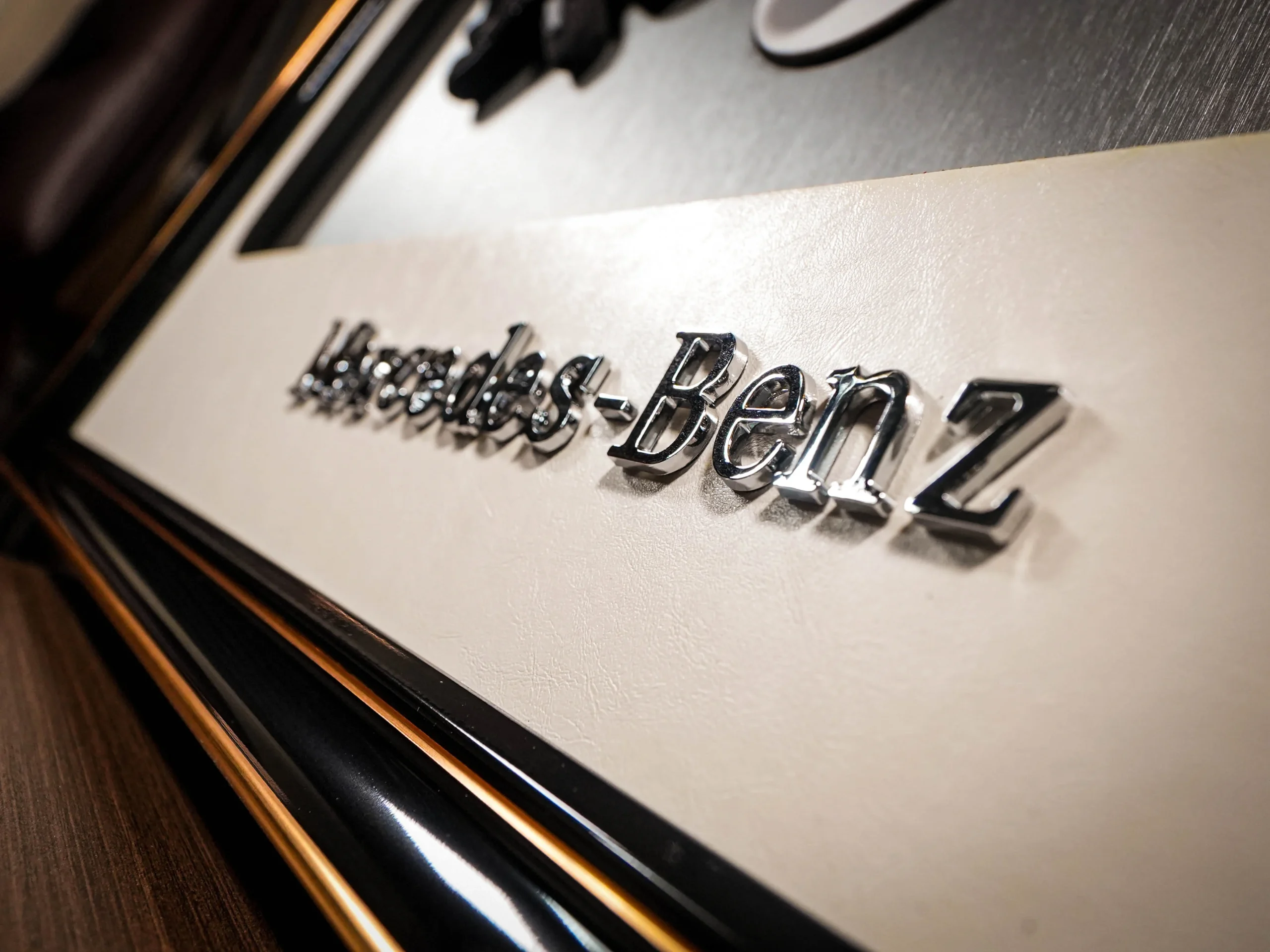 MERCEDES-BENZ "DUNKEL STERN" - Image 22